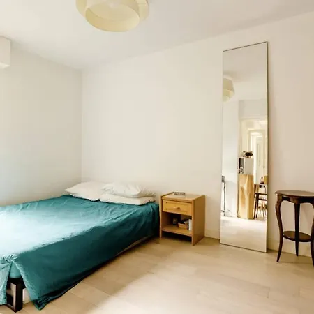 Quiet Flat In Central Paris Le Marais *